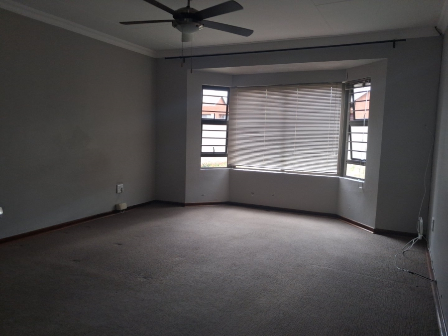 To Let 3 Bedroom Property for Rent in Hillside Free State